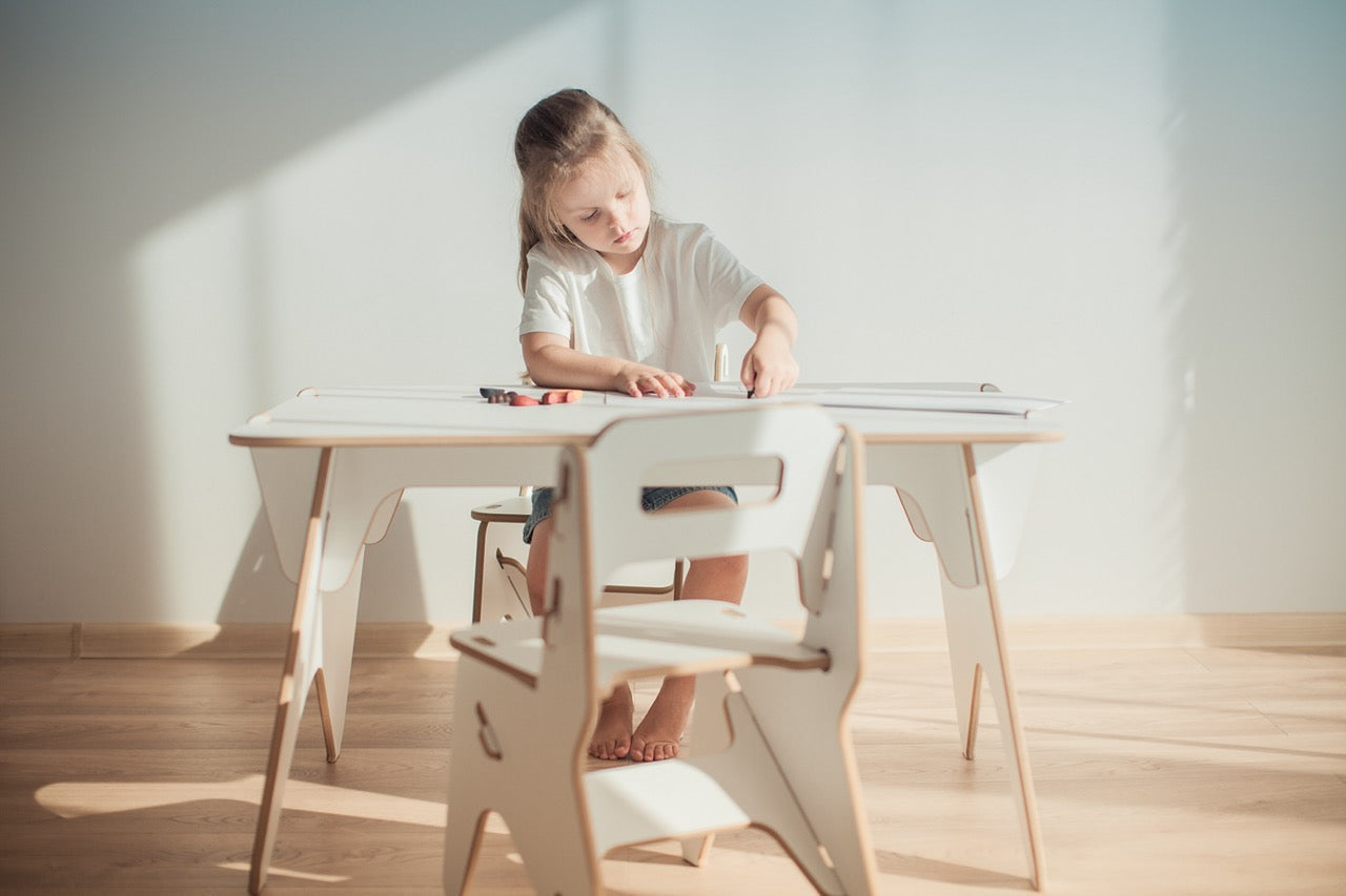 Kid table and chair creative session