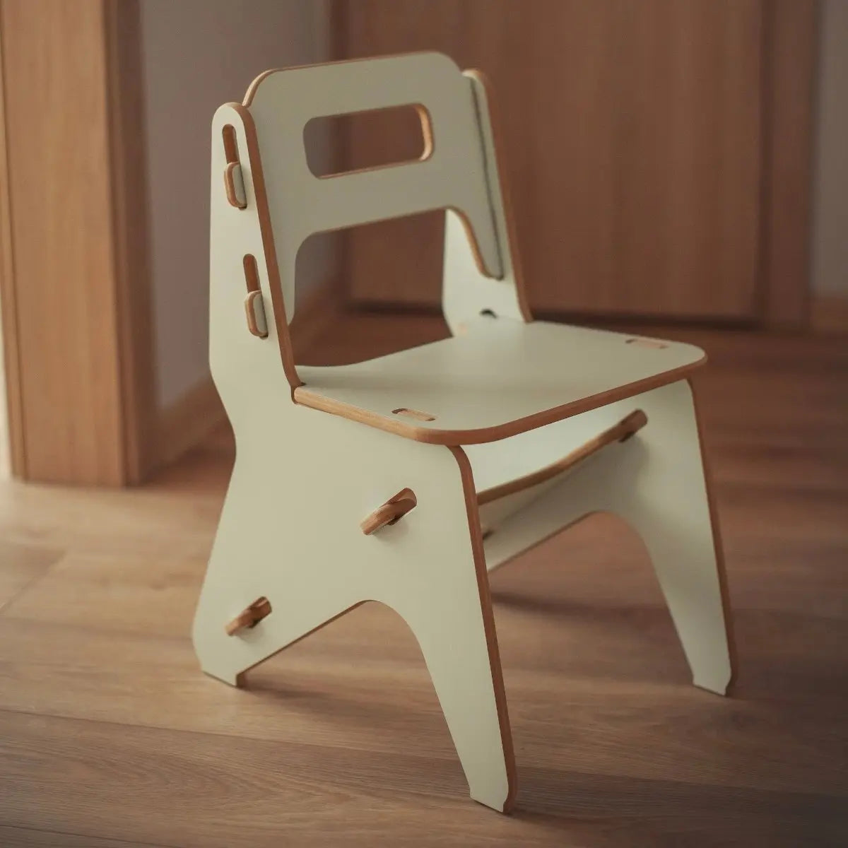 NANDO Childrens Preschool Chair, pistachio green.