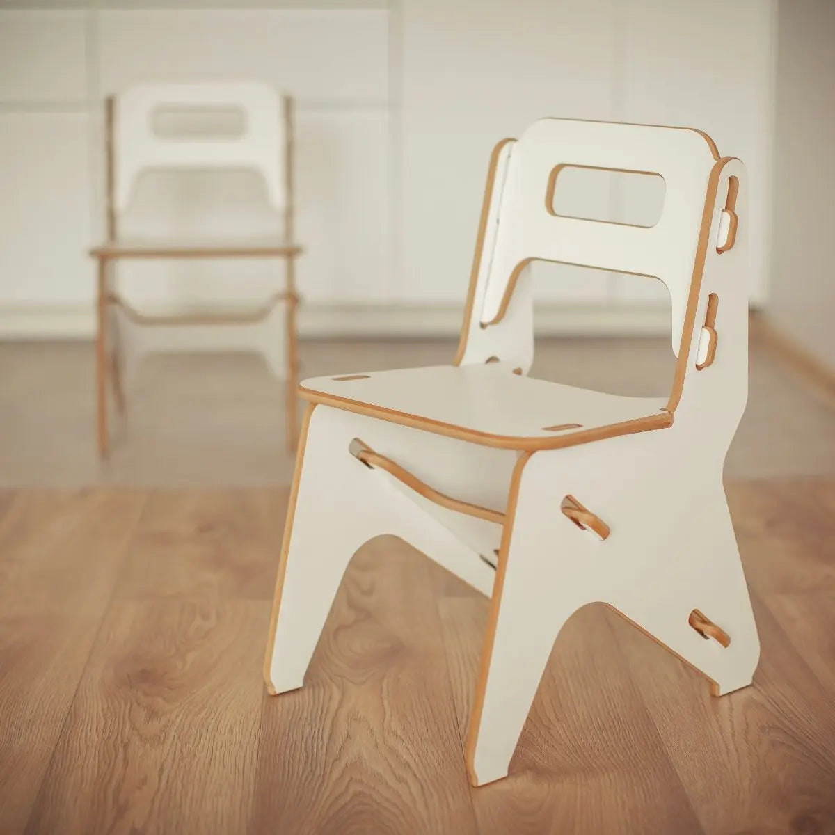 NANDO Childrens Preschool Chair, alpine white.