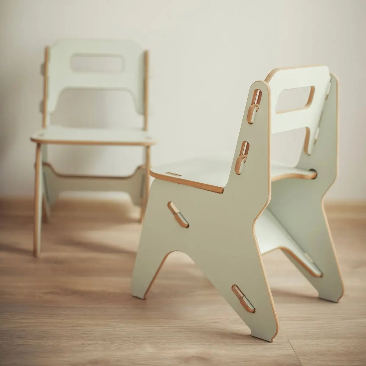 NANDO Childrens Preschool Chair, pistachio green.